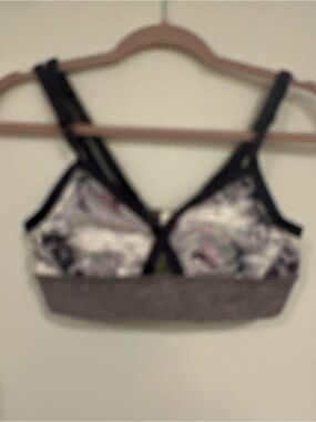 NWOT Floral Wireless Bra in Black and White